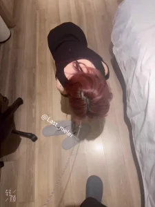 06女大当小狗被遛着爬行